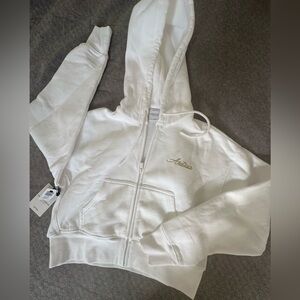 Aritzia Boyfriend Fleece cropped zipped hoody. BNWT